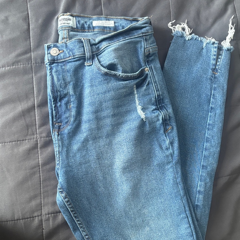 Kensie Distressed Blue Ankle Jeans
